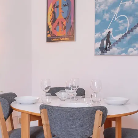 דירה The Artists' Retreat - Comfort In The Heart Of *