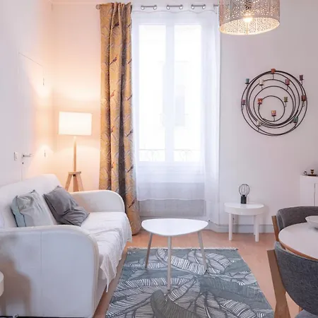 The Artists' Retreat - Comfort In The Heart Of Cannes